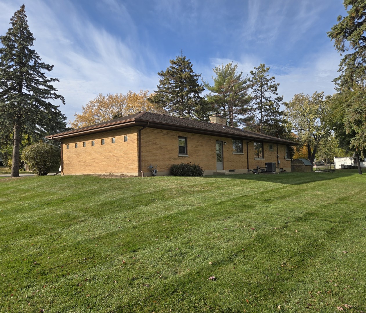 7N081 Hill Street, Roselle, IL 60172