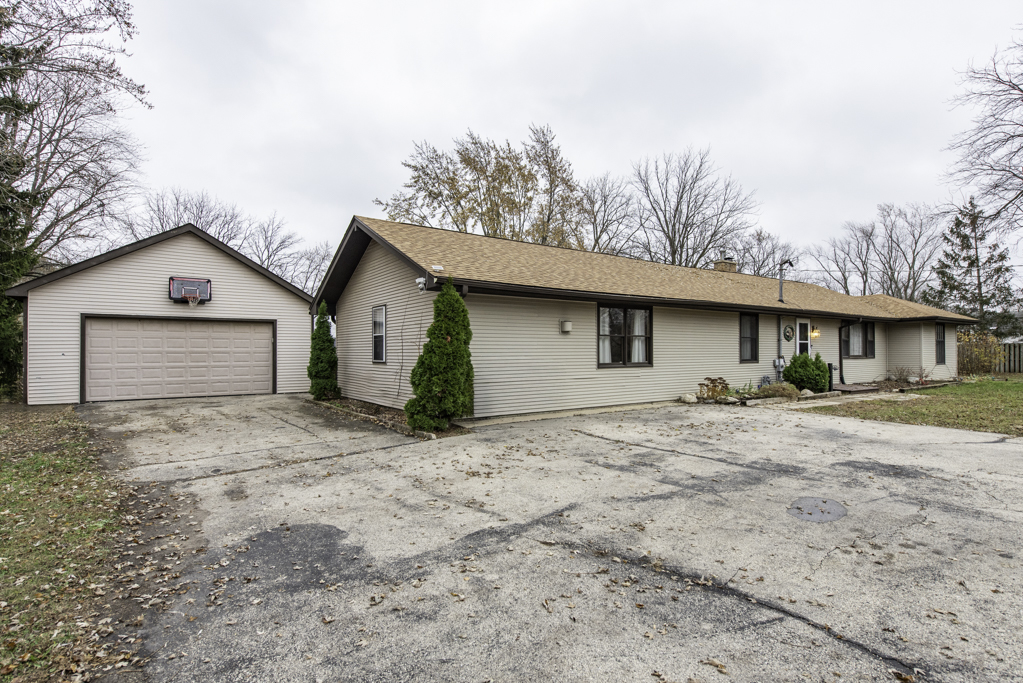 35861 N Fuller Road, Gurnee, IL 60031