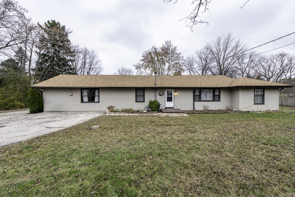 35861 N Fuller Road, Gurnee, IL 60031