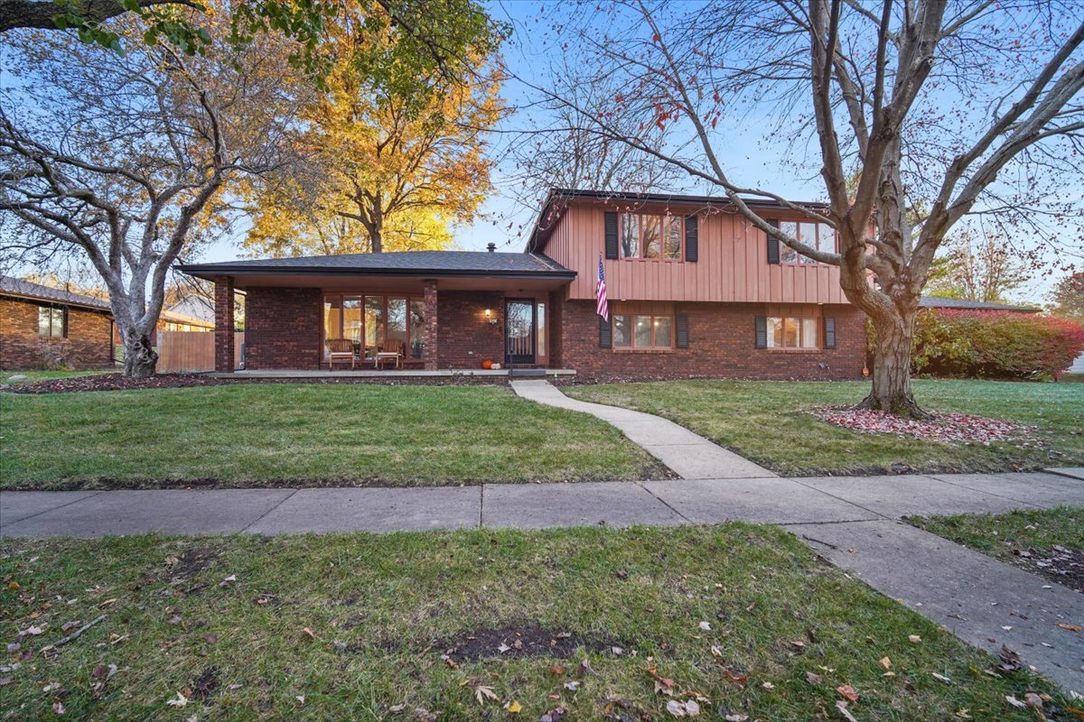 2603 Wellington Way, Bloomington, IL 61704