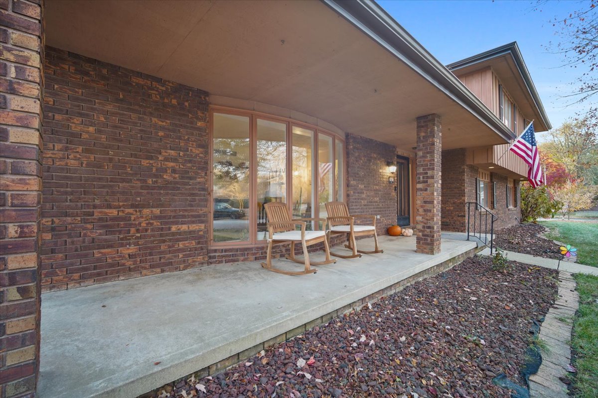 2603 Wellington Way, Bloomington, IL 61704