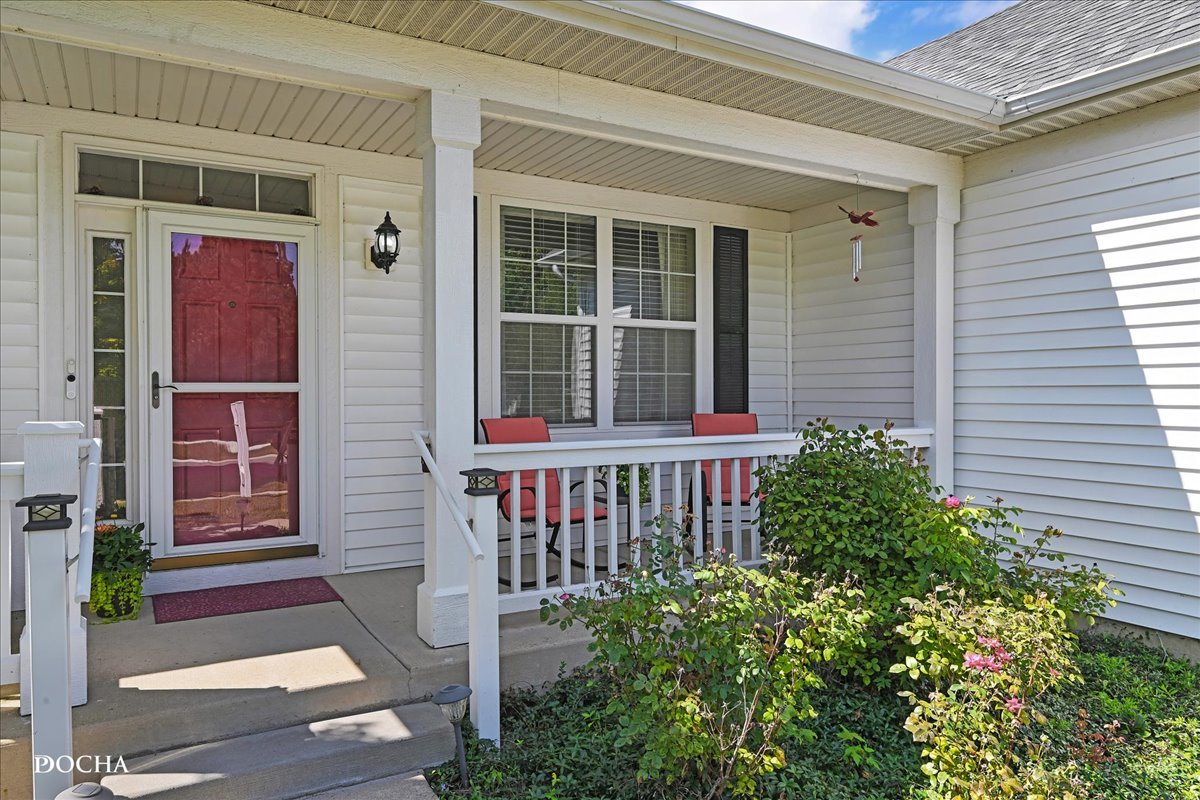 623 Queen Drive, Oswego, IL 60543