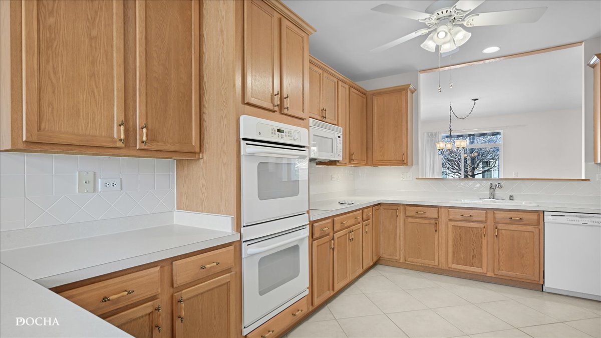 623 Queen Drive, Oswego, IL 60543