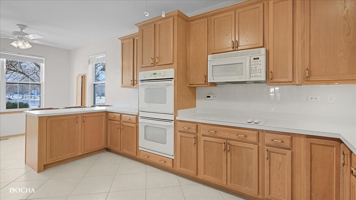 623 Queen Drive, Oswego, IL 60543