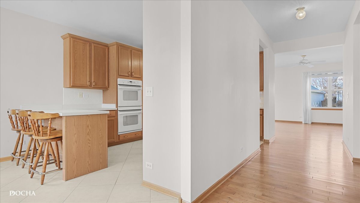 623 Queen Drive, Oswego, IL 60543