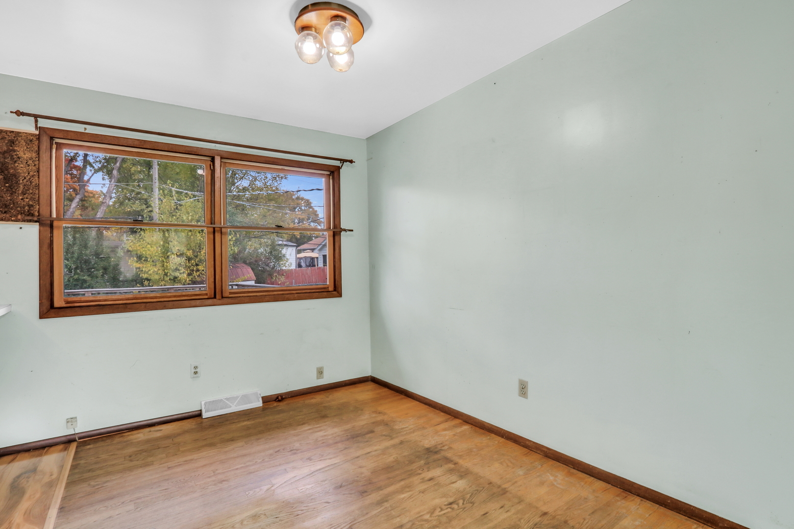 918 Ronald Terrace, Round Lake Beach, IL 60073