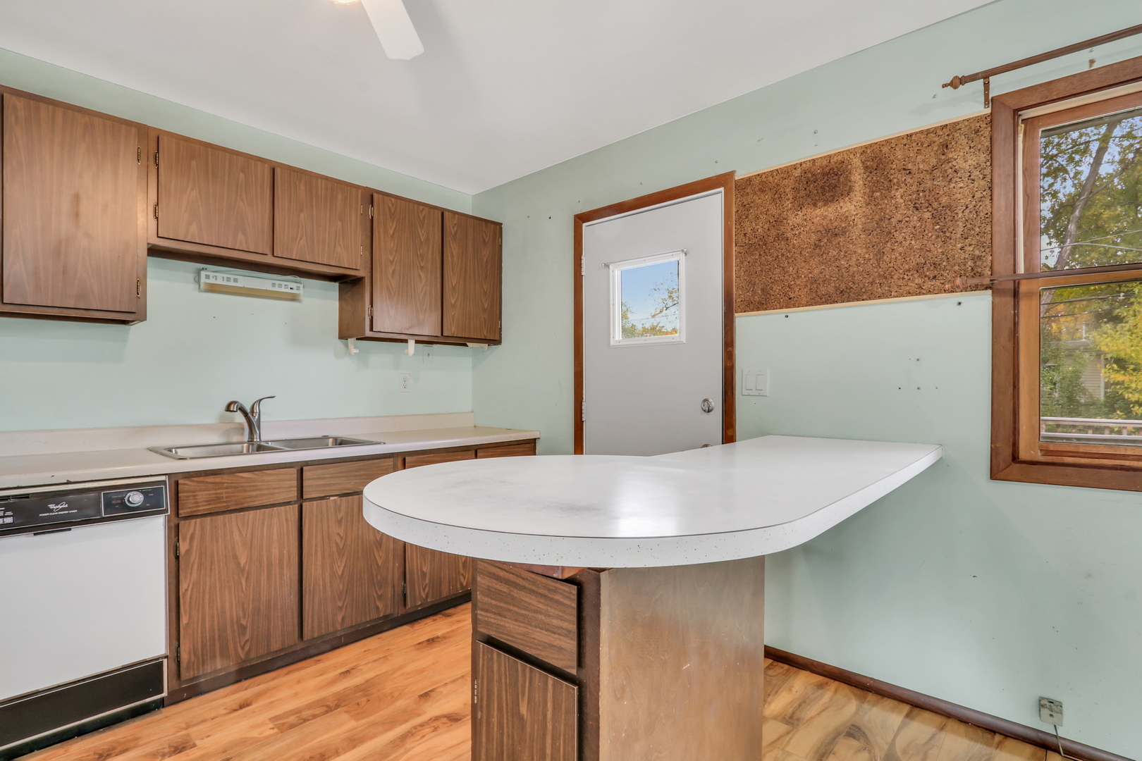 918 Ronald Terrace, Round Lake Beach, IL 60073