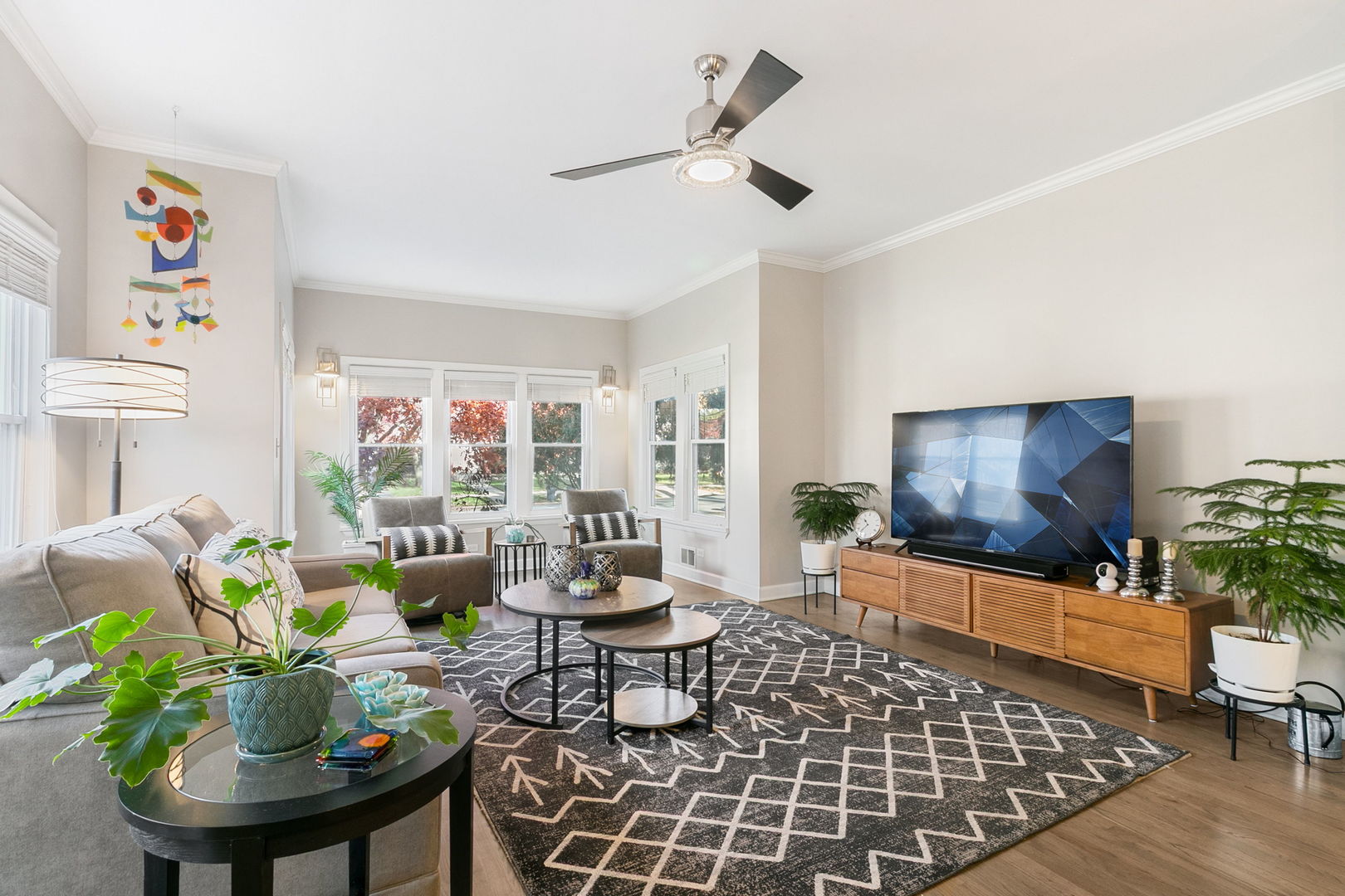 395 N Delaplaine Road #1W, Riverside, IL 60546