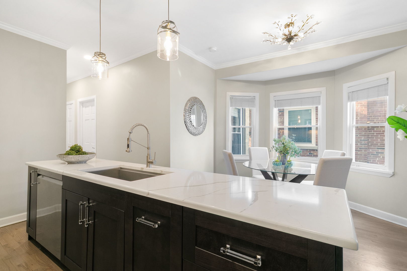 395 N Delaplaine Road #1W, Riverside, IL 60546