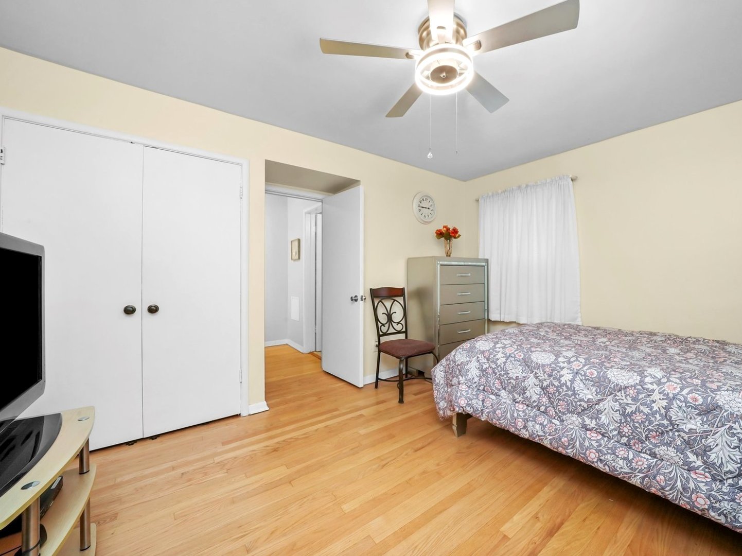 2136 Bristol Avenue, Westchester, IL 60154