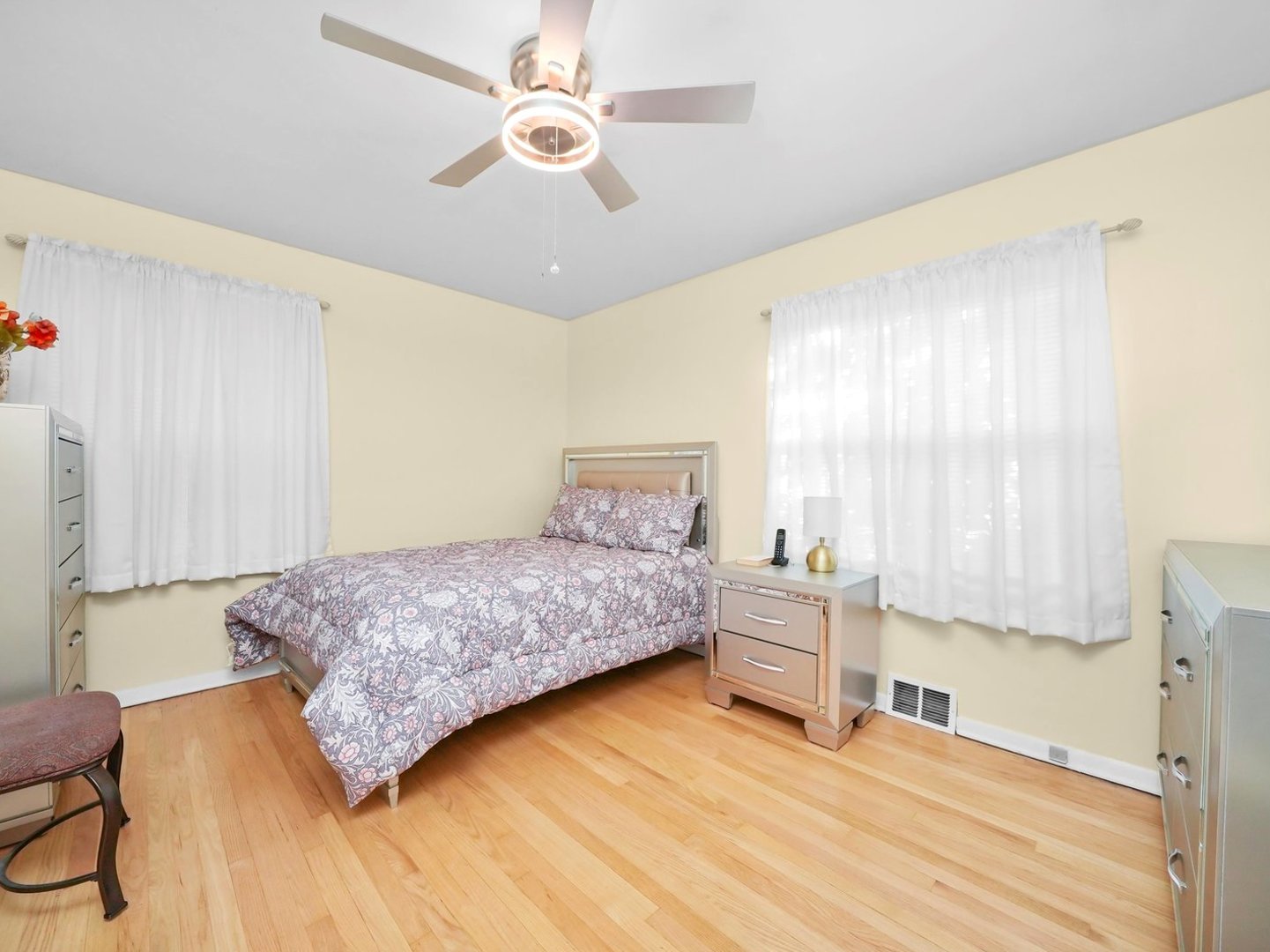 2136 Bristol Avenue, Westchester, IL 60154