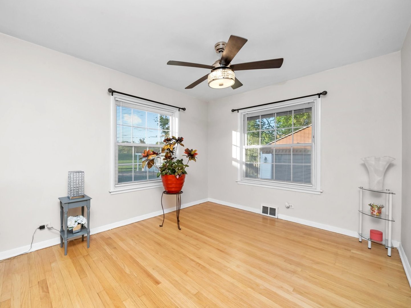 2136 Bristol Avenue, Westchester, IL 60154