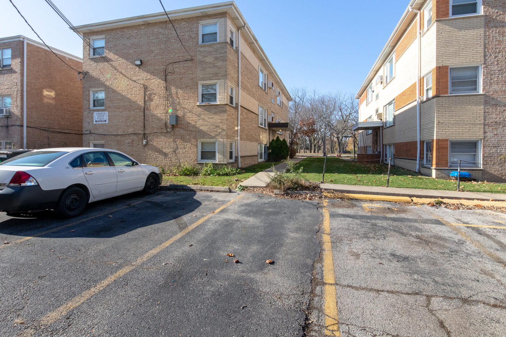 2245 Des Plaines Avenue #B, North Riverside, IL 60546