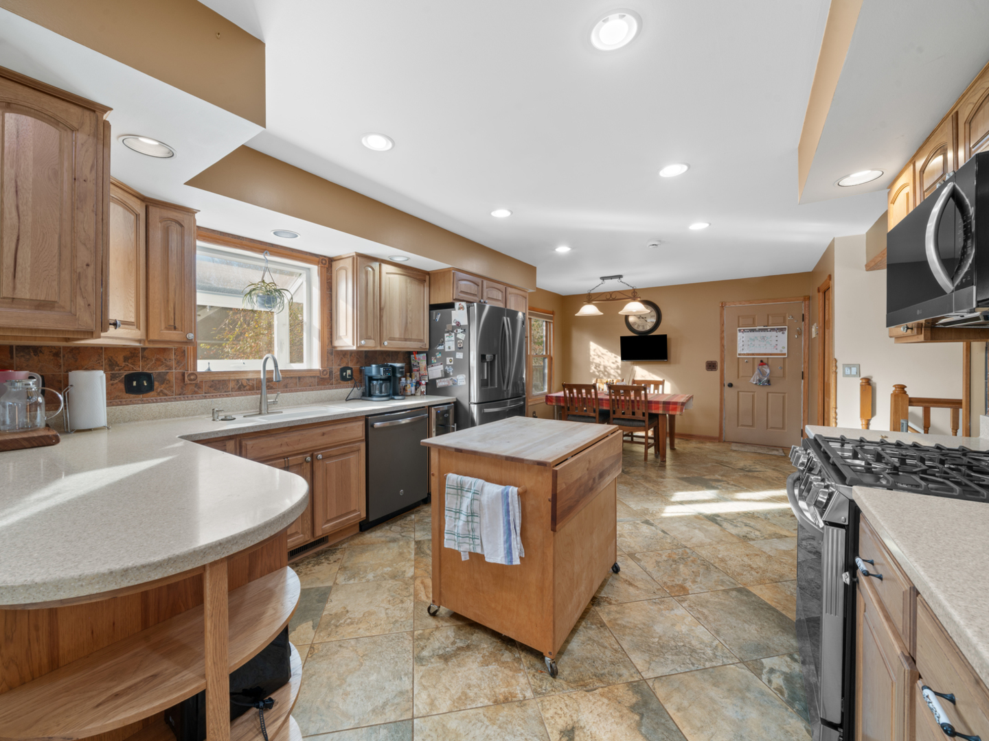 304 Sanders Court, Yorkville, IL 60560