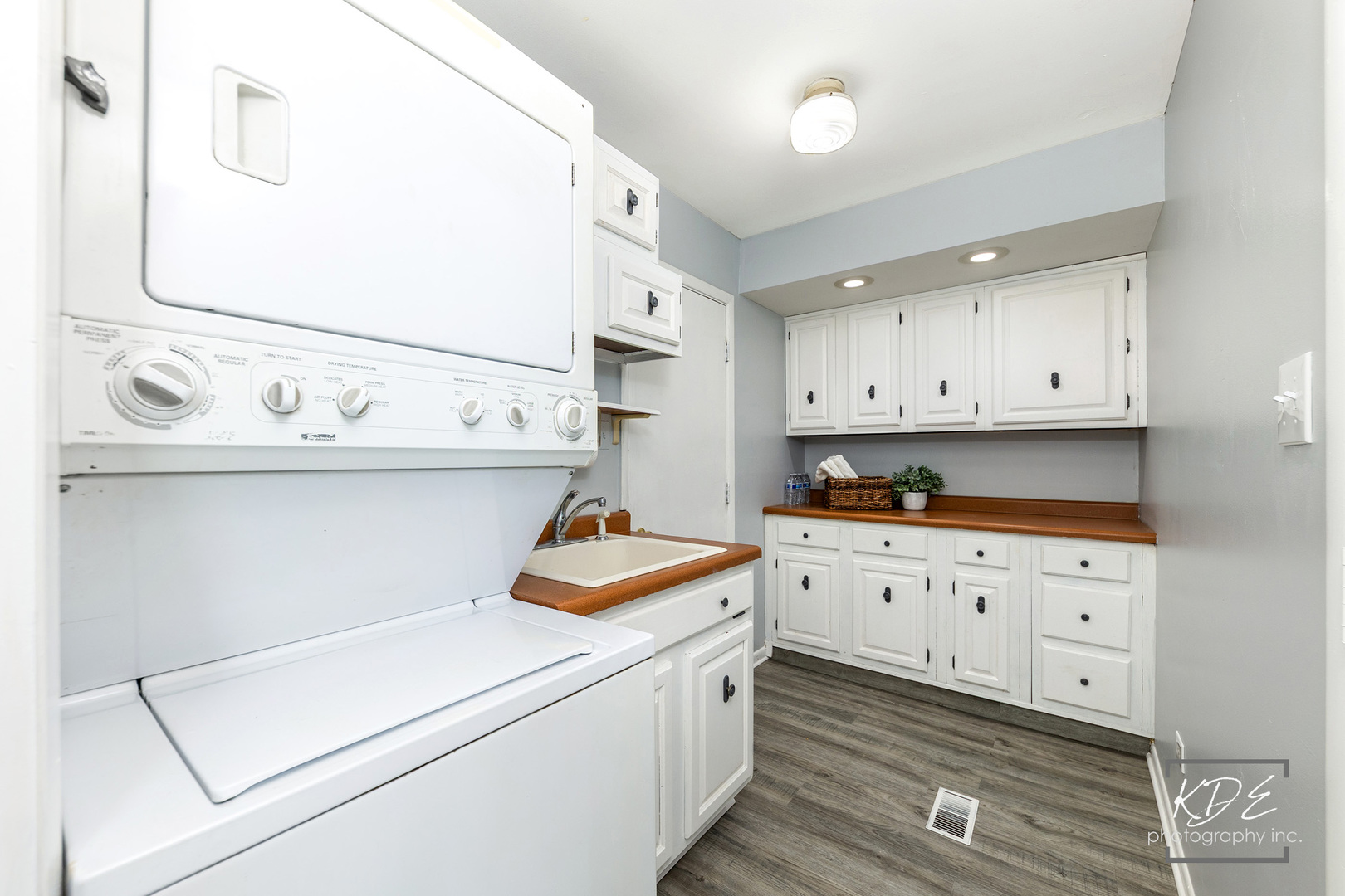 1748 Prentiss Drive, Downers Grove, IL 60516