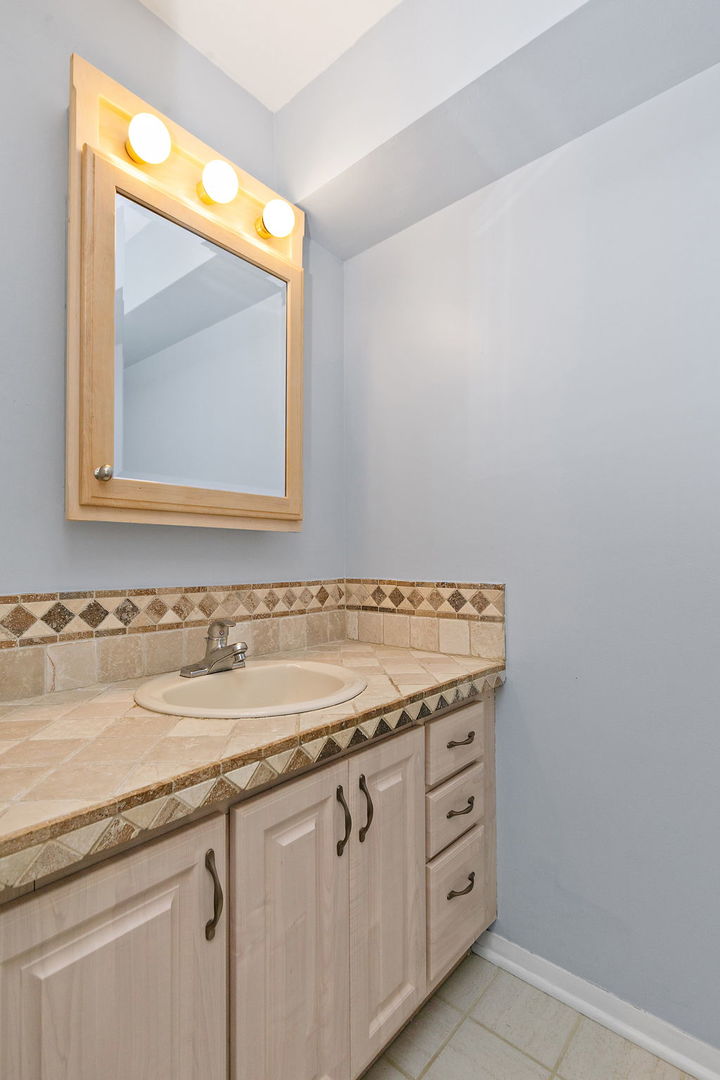 1126 tiverton Court, Schaumburg, IL 60193