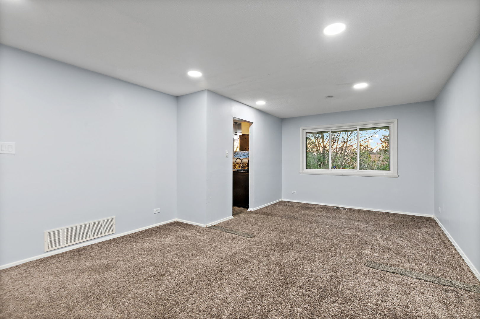 1126 tiverton Court, Schaumburg, IL 60193