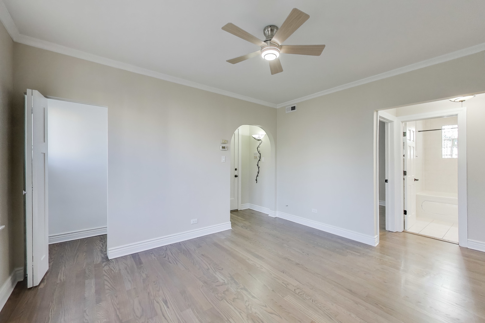 4411 W Wilson Avenue #1, Chicago, IL 60630