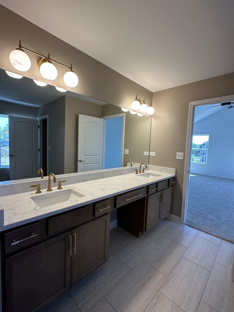 16440 W Cottonwood Drive, Lockport, IL 60441