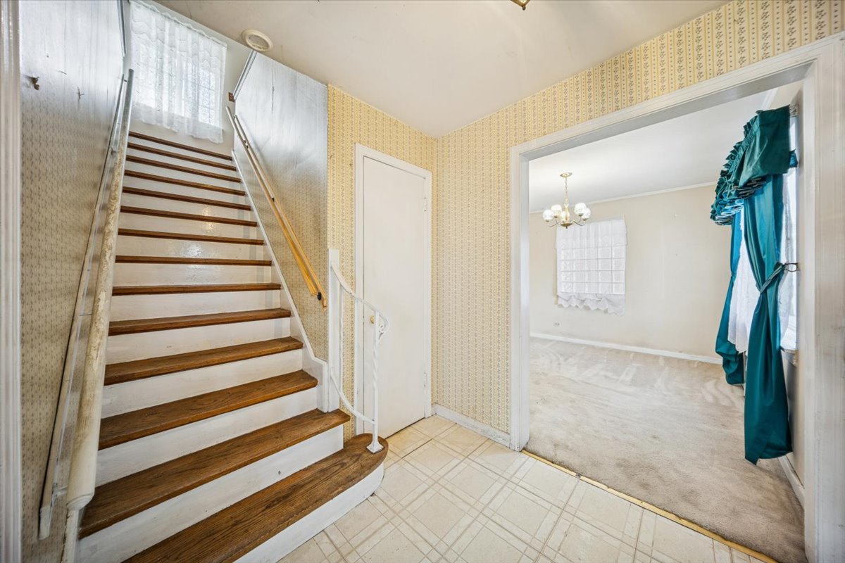 3047 N 79th Avenue, Elmwood Park, IL 60707