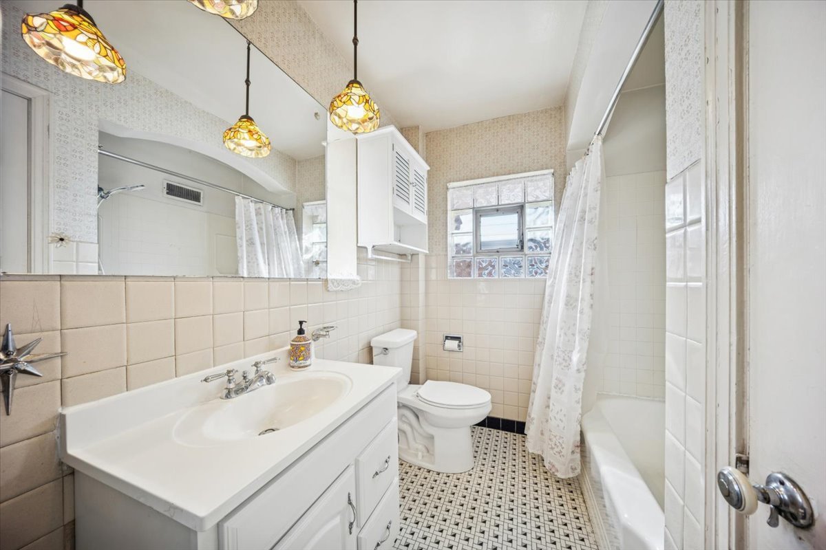 3047 N 79th Avenue, Elmwood Park, IL 60707