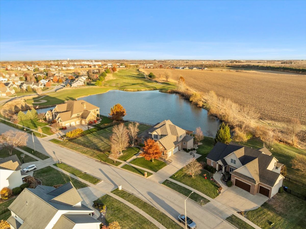 3308 Carrington Lane, Bloomington, IL 61705