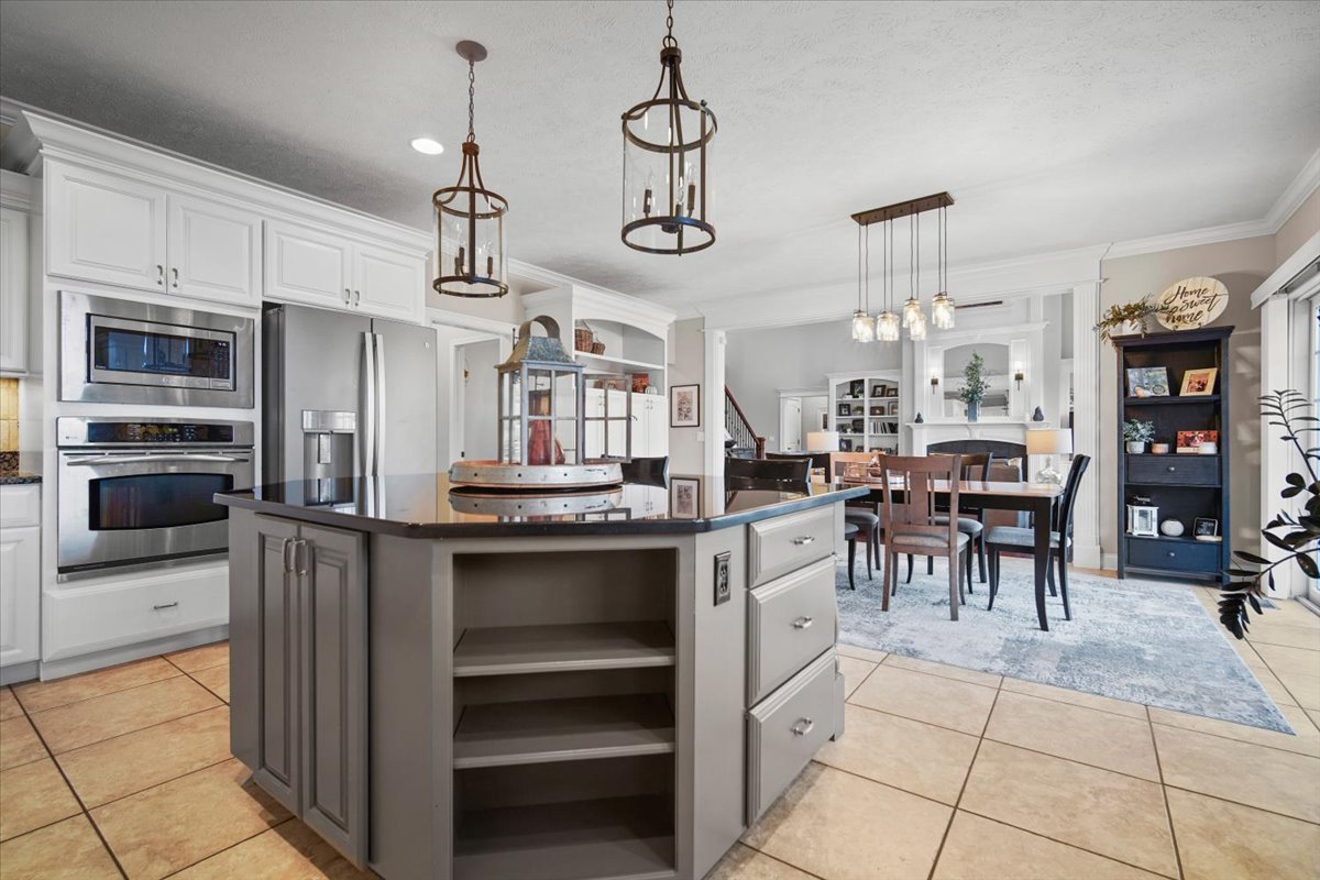 3308 Carrington Lane, Bloomington, IL 61705