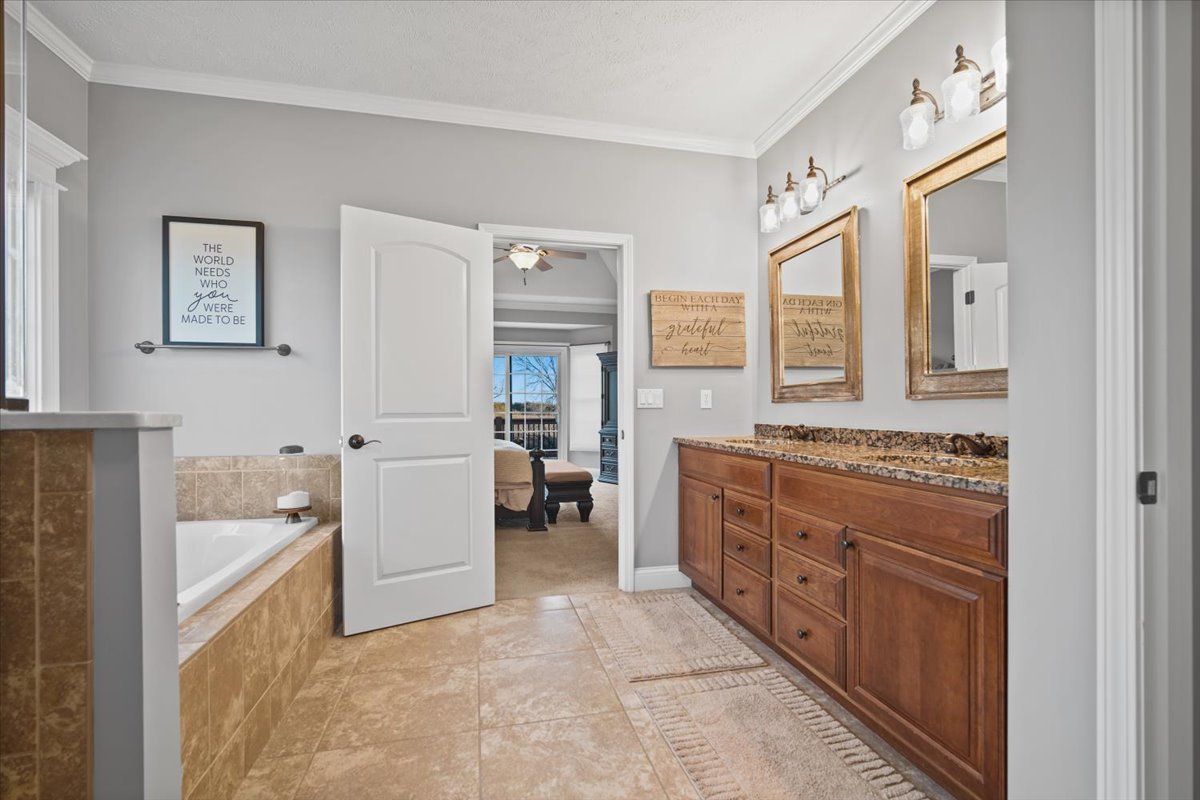 3308 Carrington Lane, Bloomington, IL 61705