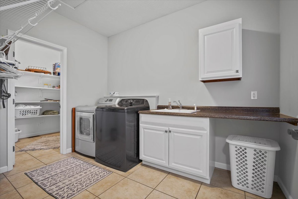 3308 Carrington Lane, Bloomington, IL 61705