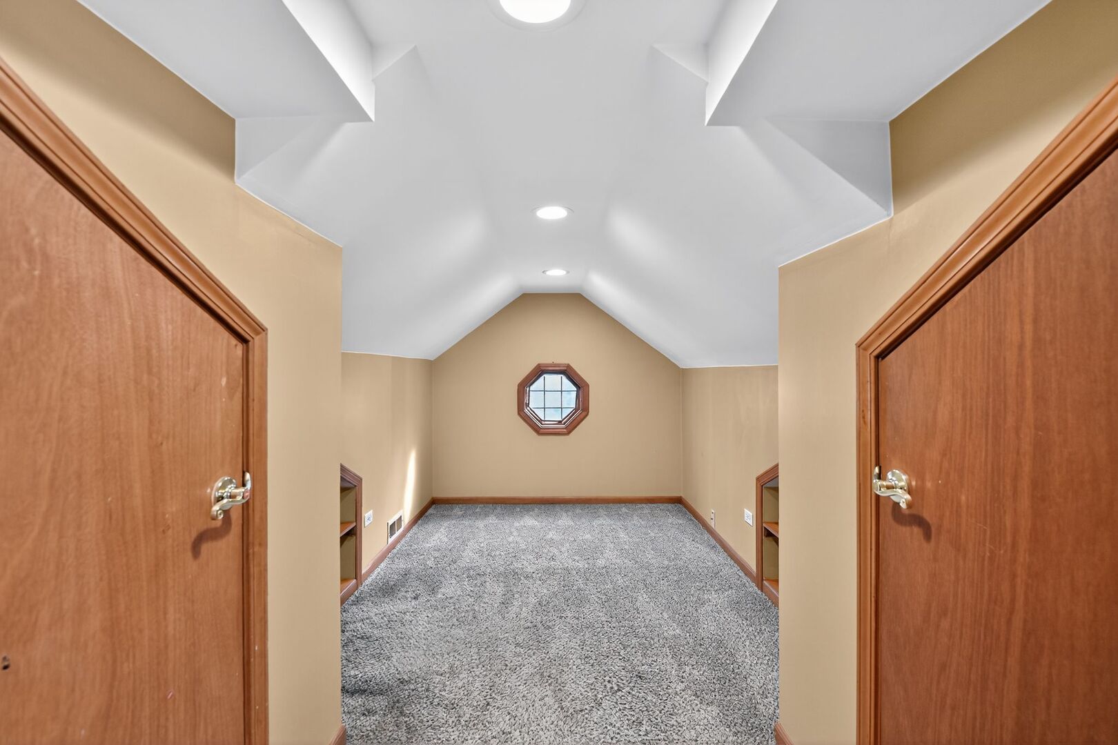 1163 Shoreline Drive, Aurora, IL 60504