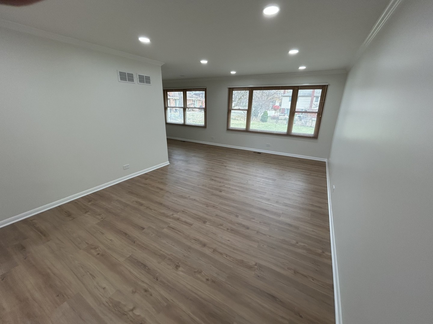 2811 N Harvard Avenue, Arlington Heights, IL 60004