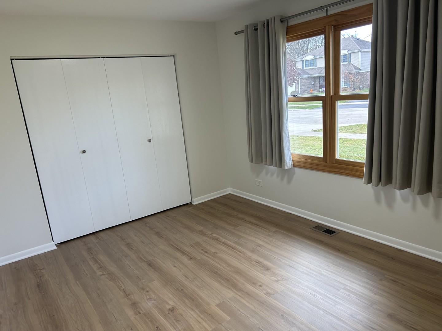 2811 N Harvard Avenue, Arlington Heights, IL 60004