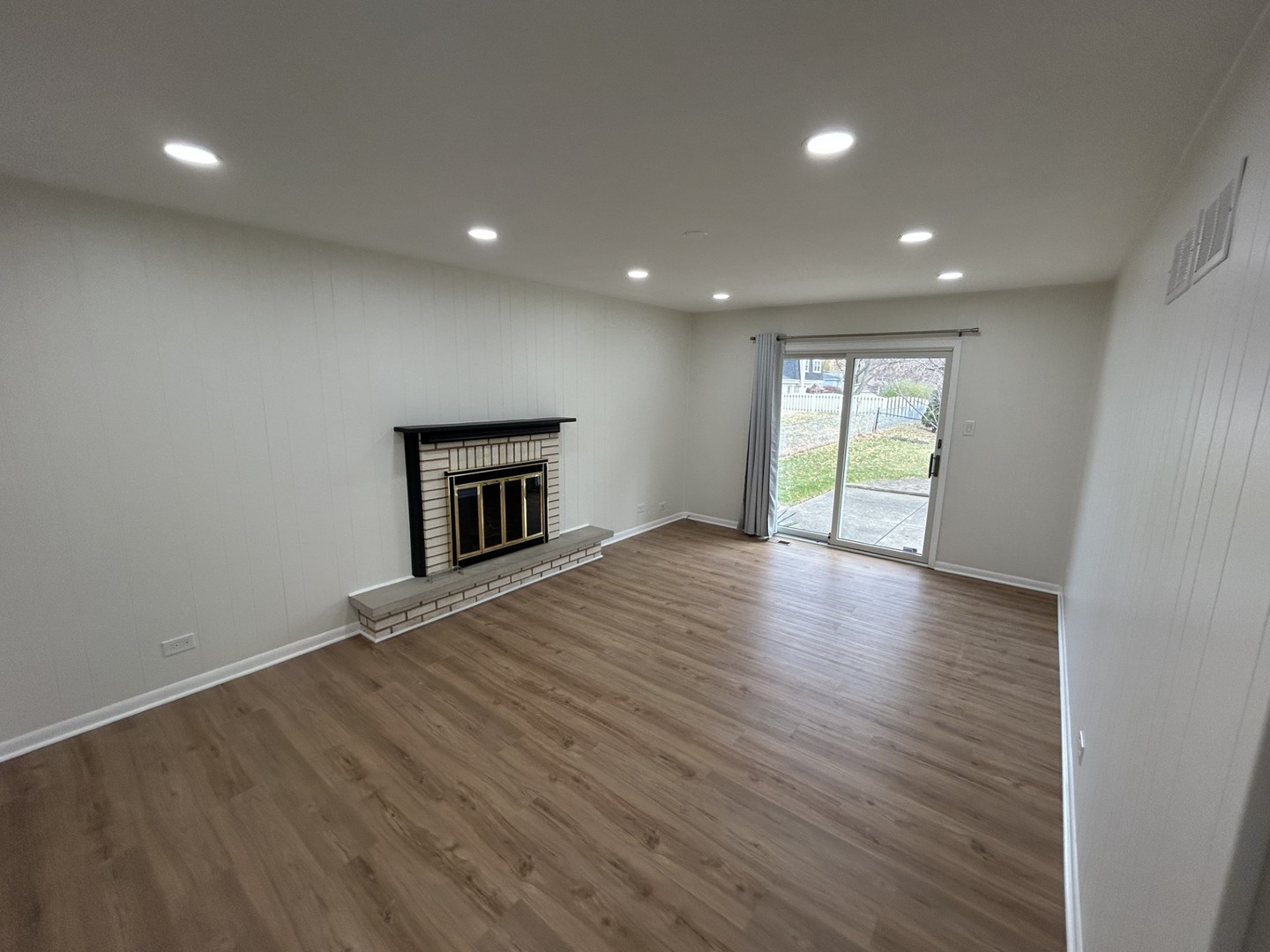 2811 N Harvard Avenue, Arlington Heights, IL 60004