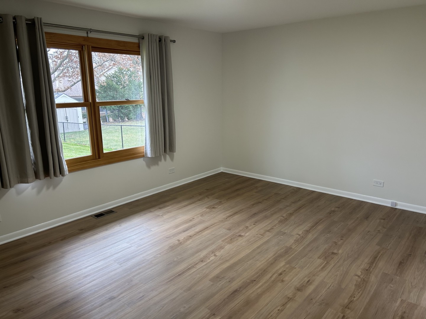 2811 N Harvard Avenue, Arlington Heights, IL 60004