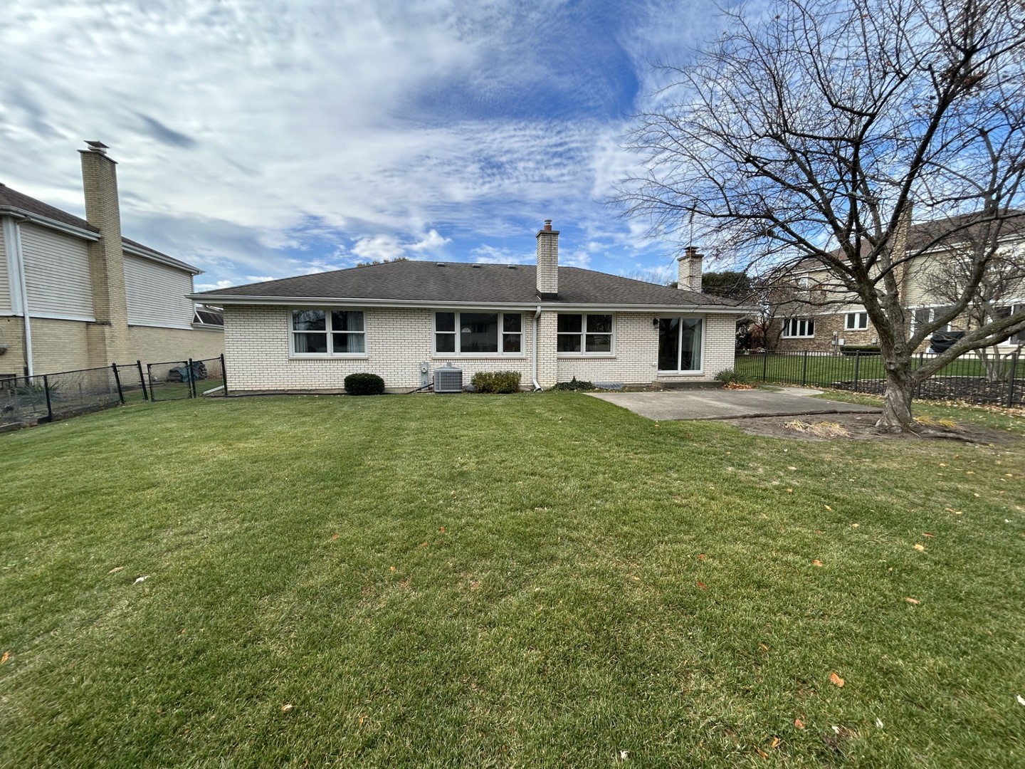 2811 N Harvard Avenue, Arlington Heights, IL 60004