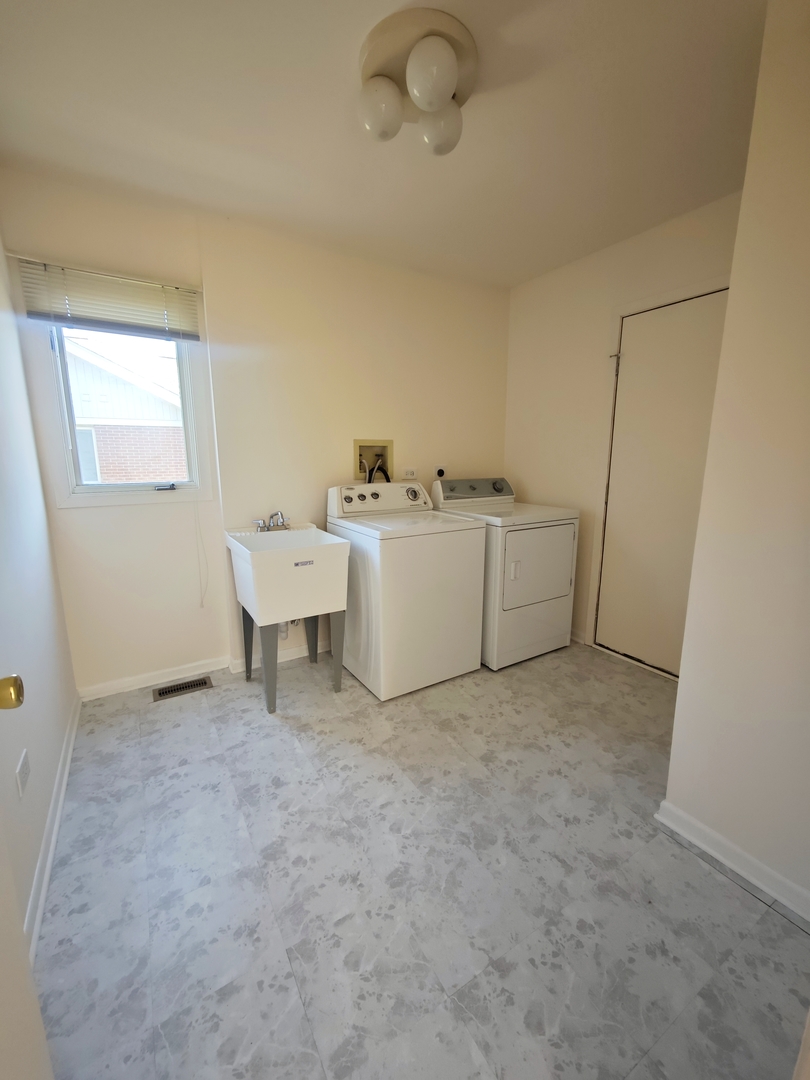 3820 Kiess Drive, Glenview, IL 60025