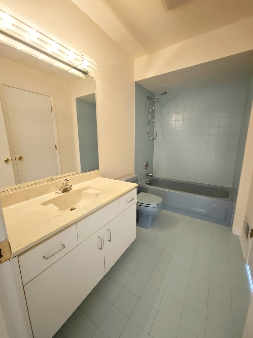 3820 Kiess Drive, Glenview, IL 60025