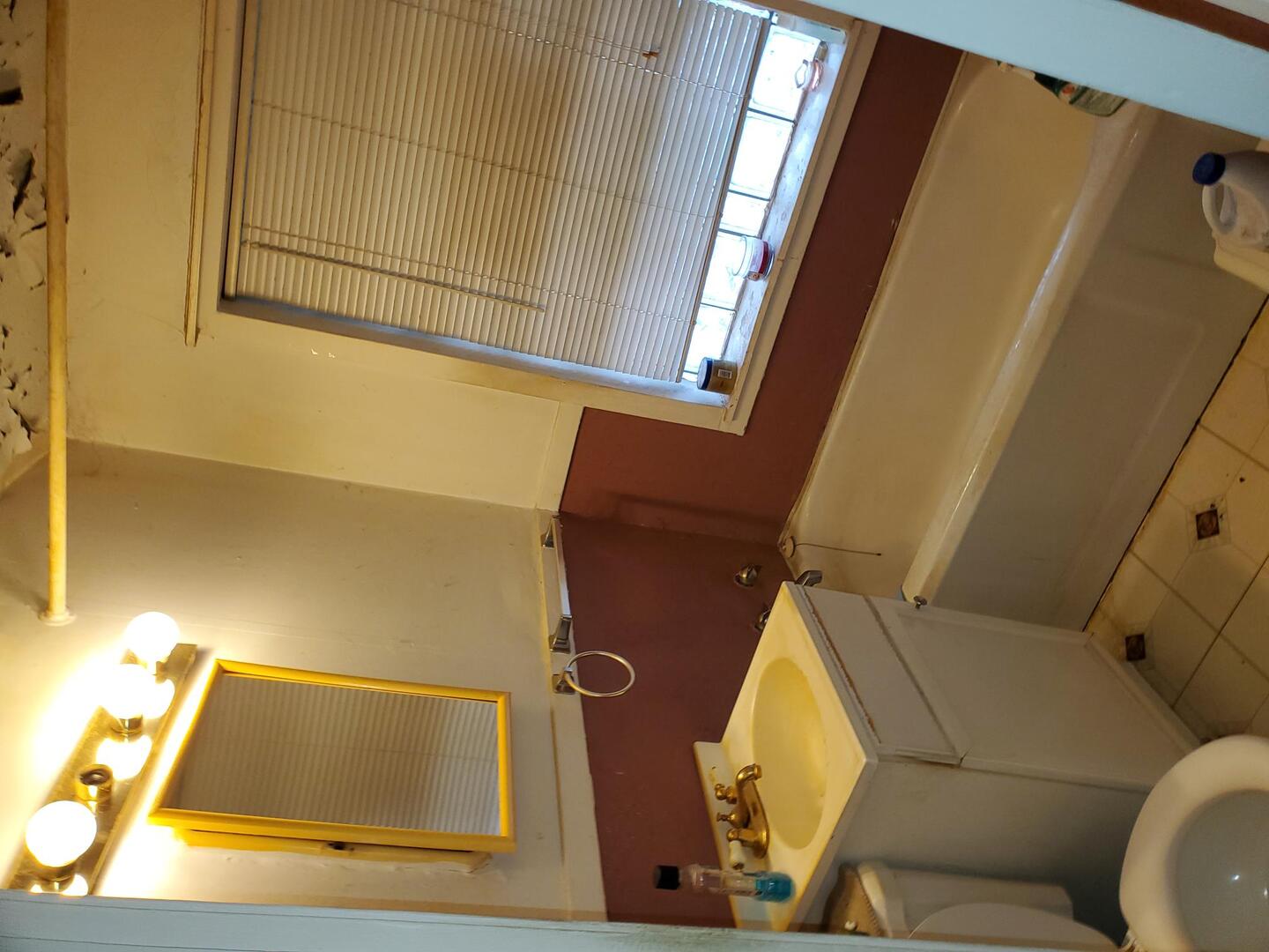 9213 S Forest Avenue, Chicago, IL 60619