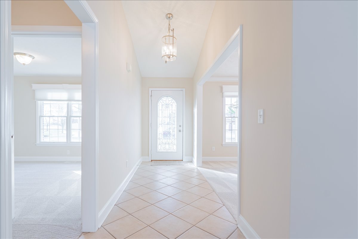 1612 Myra Lane, Bloomington, IL 61704