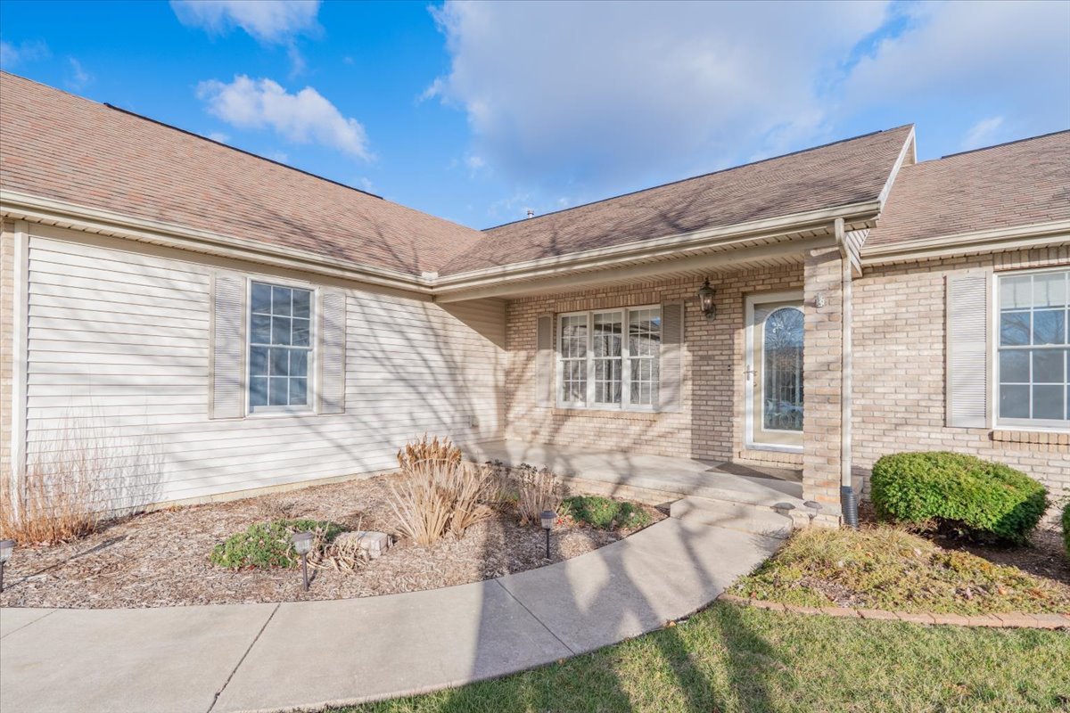 1612 Myra Lane, Bloomington, IL 61704