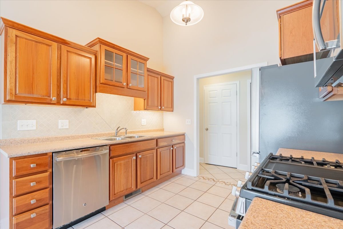 1612 Myra Lane, Bloomington, IL 61704