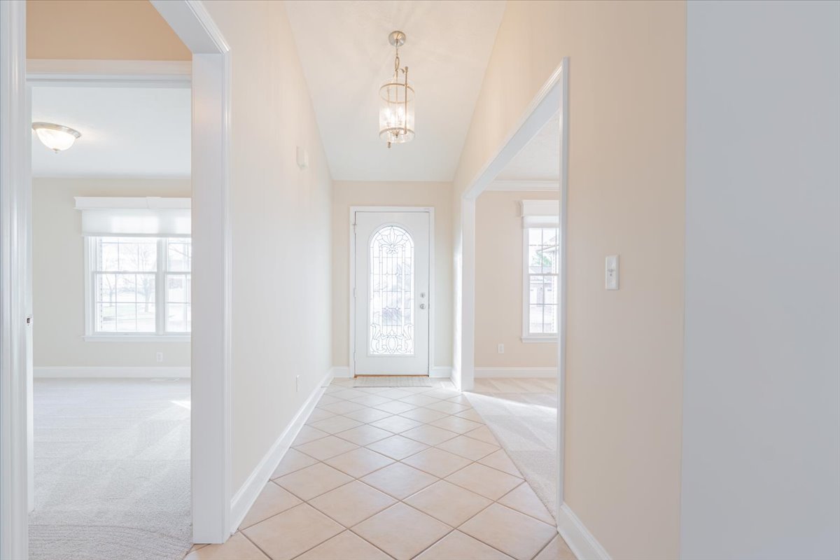 1612 Myra Lane, Bloomington, IL 61704