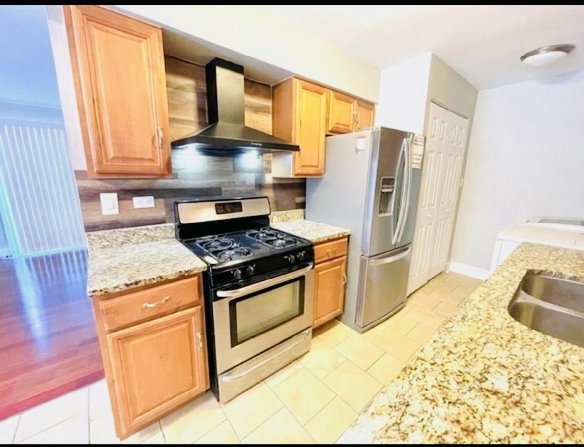 600 Academy Court #600, Schaumburg, IL 60194