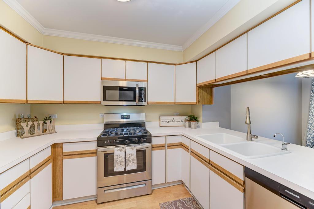 1631 Southampton Court, Wheaton, IL 60189