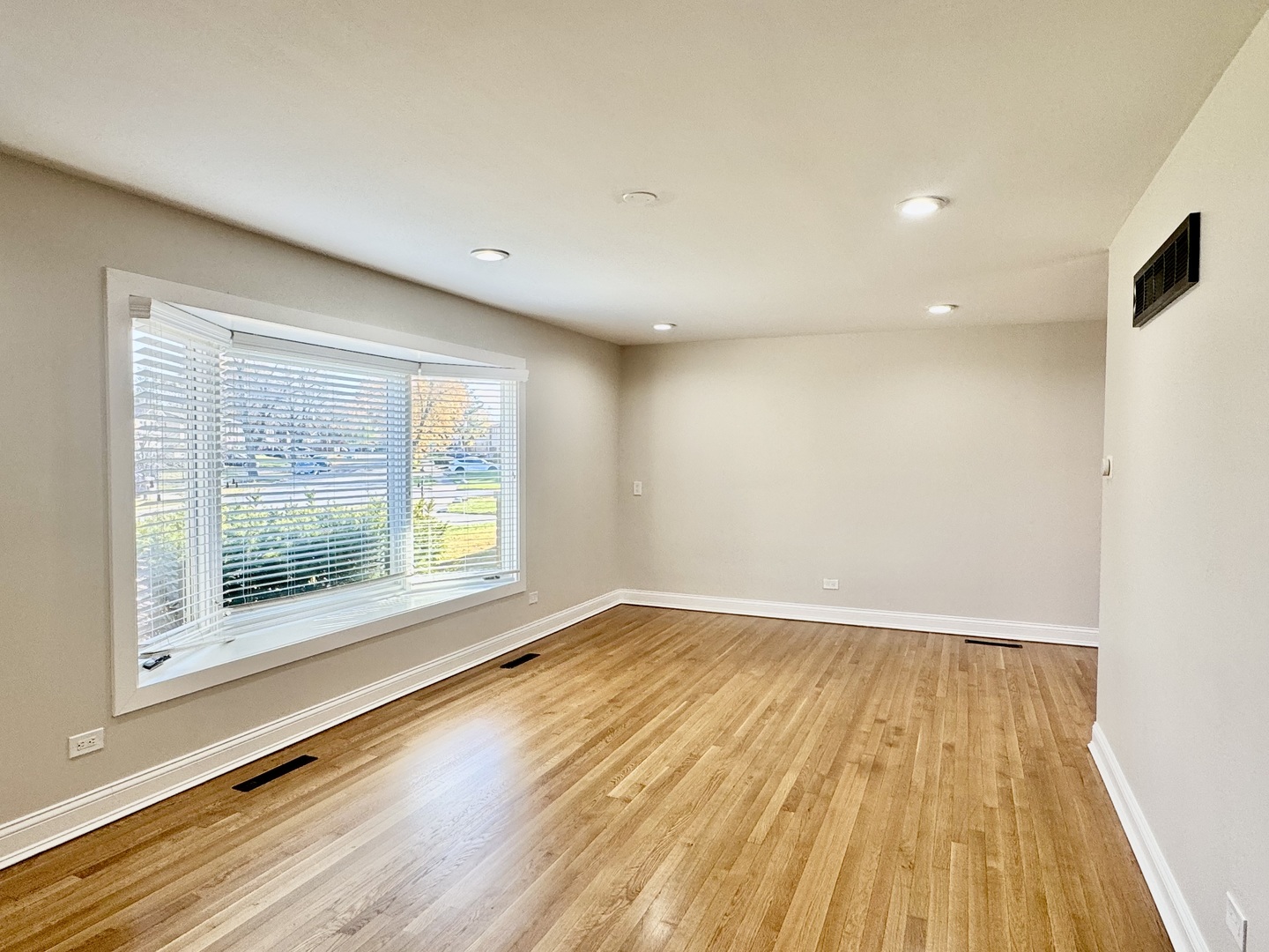 5700 La Palm Drive, Oak Forest, IL 60452