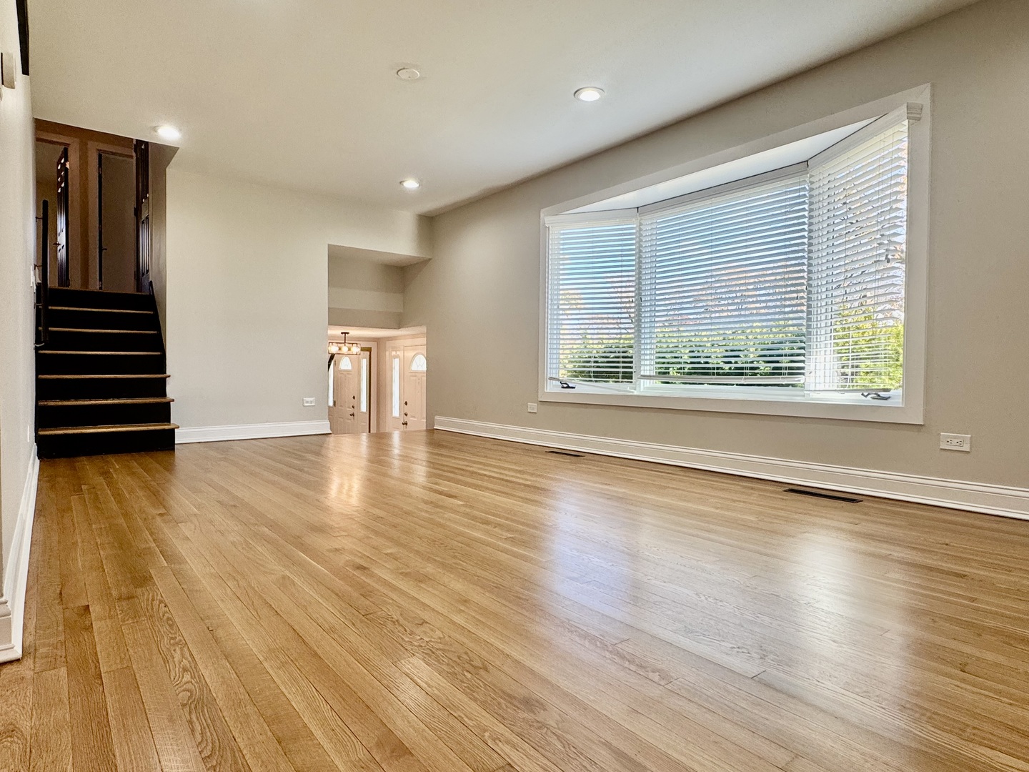 5700 La Palm Drive, Oak Forest, IL 60452