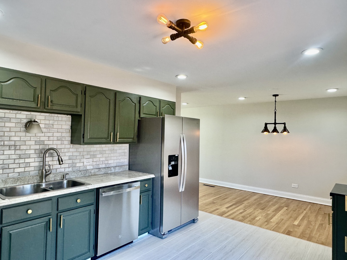 5700 La Palm Drive, Oak Forest, IL 60452