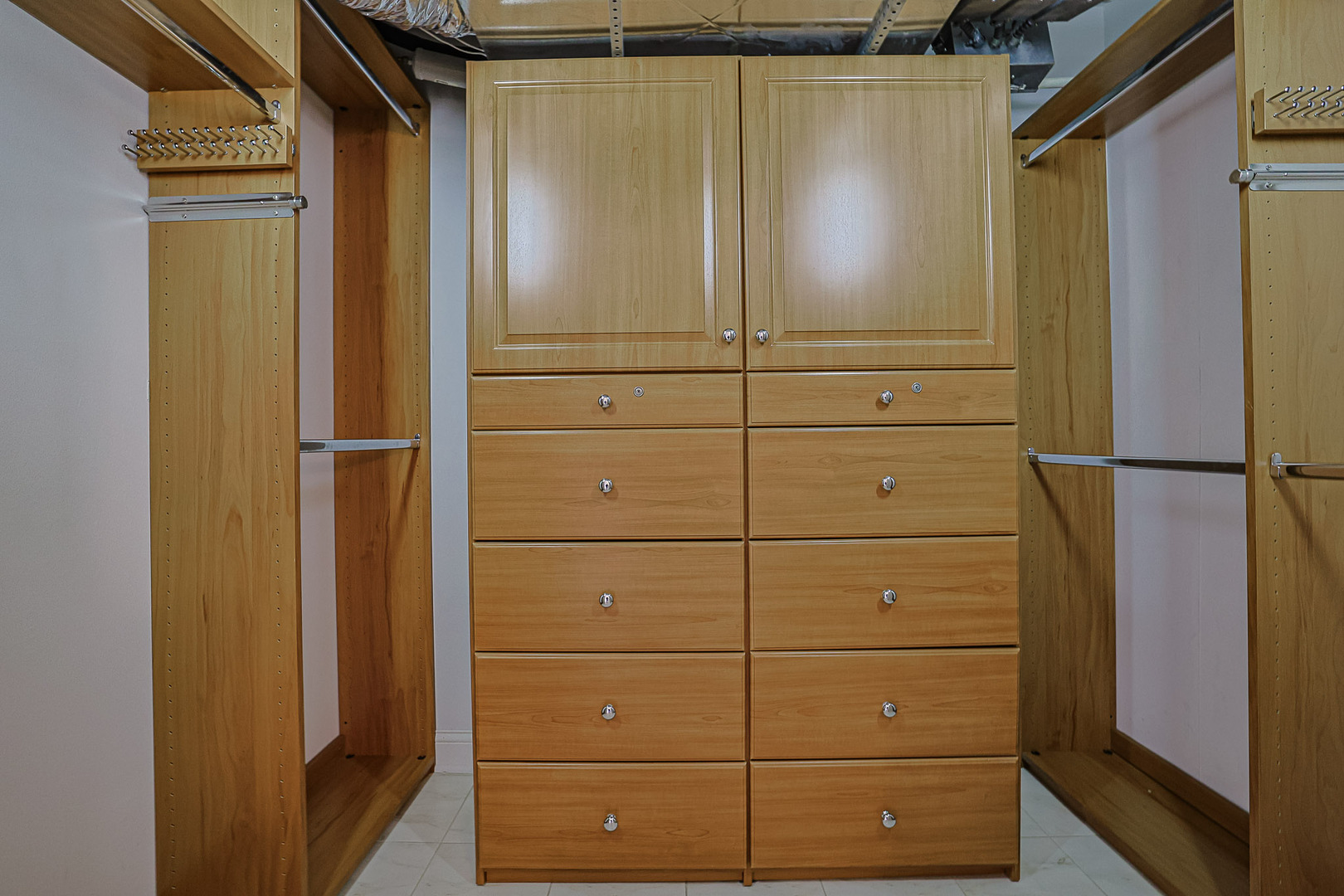 1 Oak Brook Club Drive #B-301, Oak Brook, IL 60523