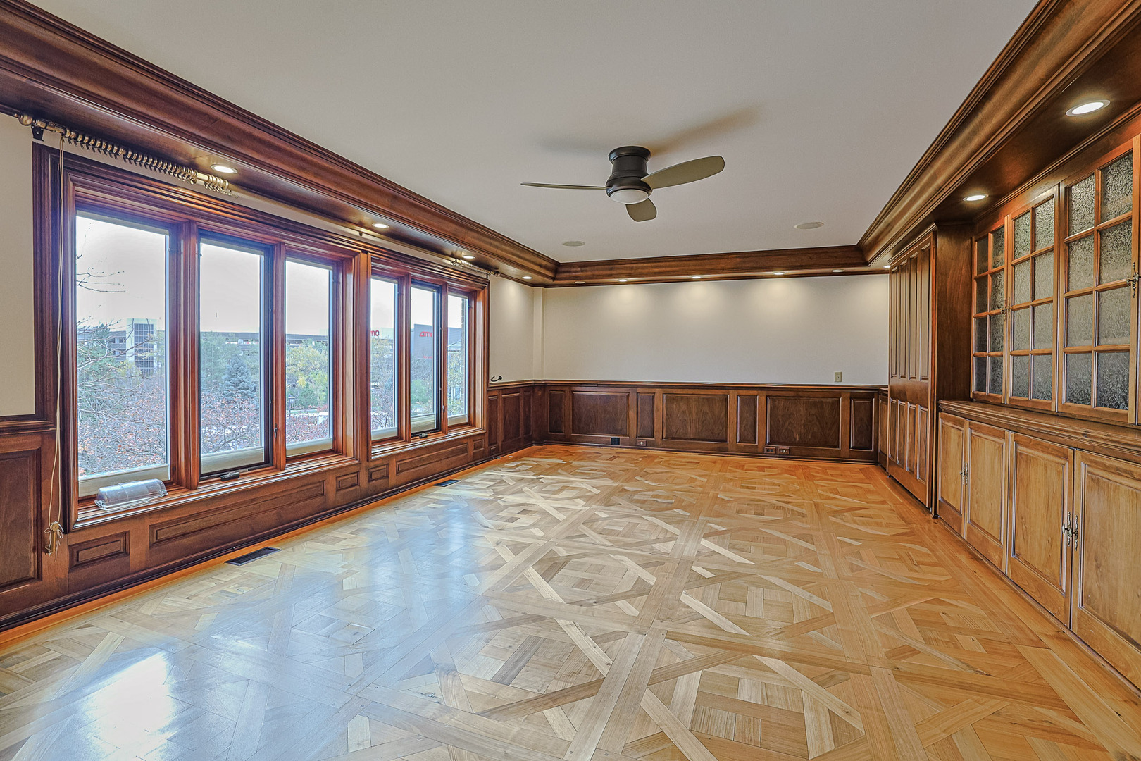 1 Oak Brook Club Drive #B-301, Oak Brook, IL 60523