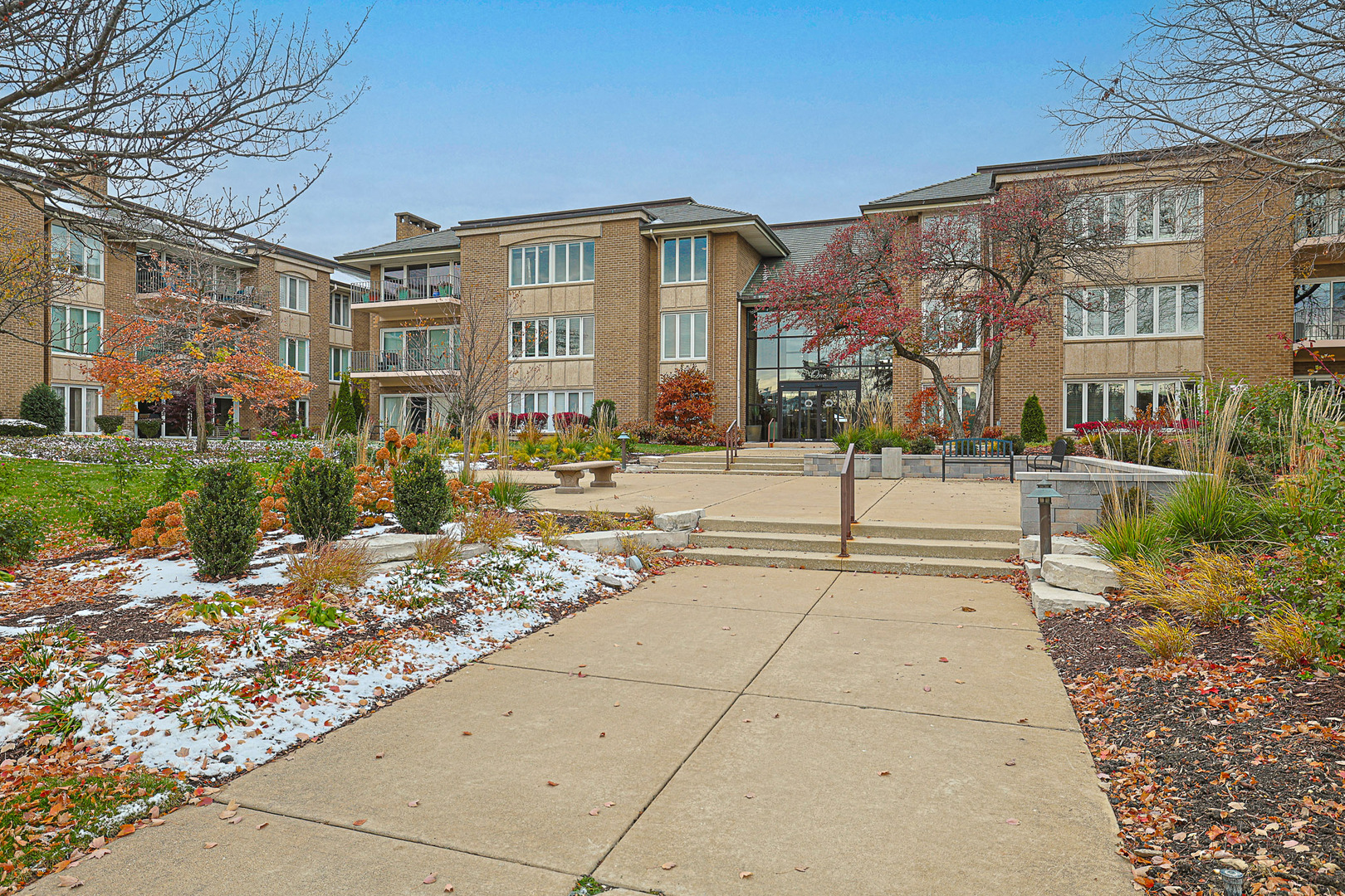 1 Oak Brook Club Drive #B-301, Oak Brook, IL 60523